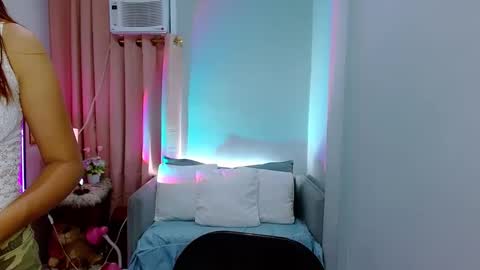 Layla online show from December 7, 2024, 6:54 am