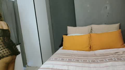 hotlilya online show from October 27, 2025, 8:07 am