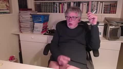 Snapshot of hotlux_54 chatting on December 7, 2024, 4:25 pm hotlux_54 online show from December 7, 2024, 4:25 pm