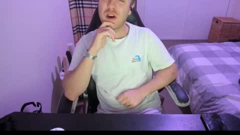 Snapshot of hotmelbguy20 chatting on September 10, 2025, 2:17 pm Cum and play X online show from September 10, 2025, 2:17 pm