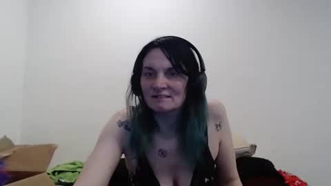 hotmodel1984 online show from March 12, 2026, 4:29 am