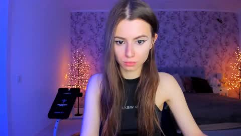 hotmolly_ online show from June 7, 2026, 6:22 pm