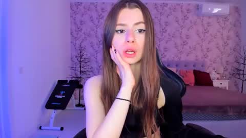 hotmolly_ online show from June 10, 2026, 9:41 am