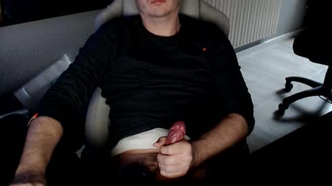 hotnickdk online show from February 19, 2025, 7:06 am