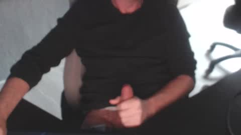 hotnickdk online show from January 18, 2026, 12:20 pm