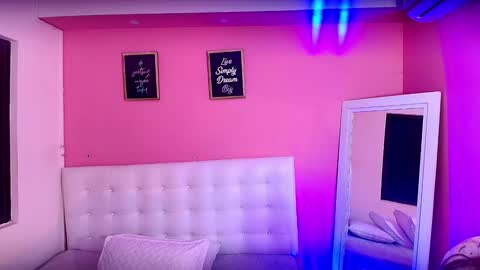 Snapshot of hotpawgmilf chatting on January 28, 2025, 12:22 pm Sussy Bloom  online show from January 28, 2025, 12:22 pm