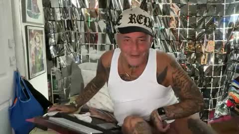 hotstuff775616 online show from April 7, 2026, 1:50 am