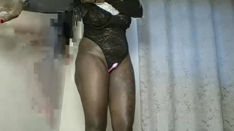 Amalia online show from November 17, 2025, 12:44 pm