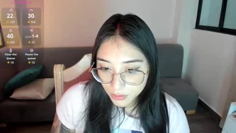 Snapshot of hottbee1 chatting on October 6, 2025, 7:33 pm AMY online show from October 6, 2025, 7:33 pm