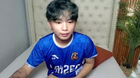 hottestloues online show from May 11, 2026, 2:45 pm