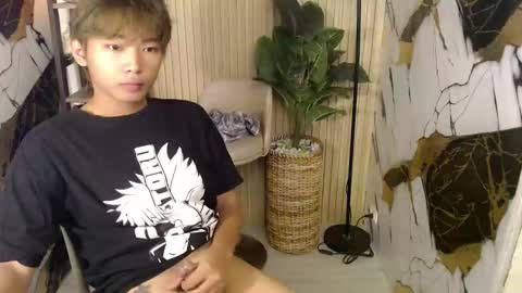 hottestloues online show from May 20, 2026, 9:43 pm