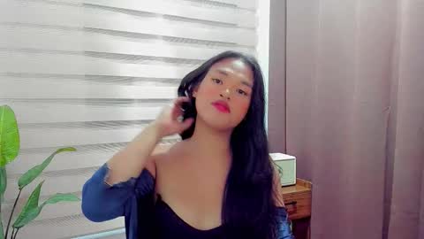 Maxine online show from September 8, 2025, 3:44 pm