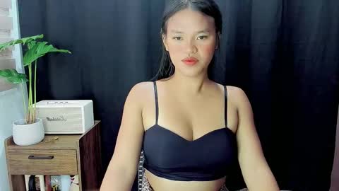 Maxine online show from November 23, 2025, 6:35 am