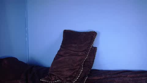 independent Model online show from September 30, 2025, 2:27 am