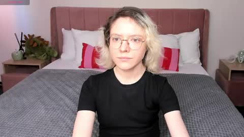Kori online show from April 14, 2026, 3:56 am