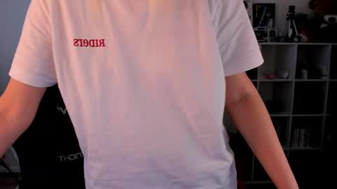 Nessie and Jessie online show from January 11, 2026, 11:26 am