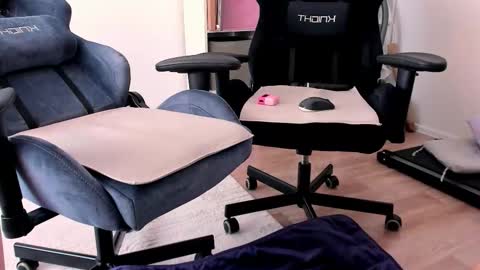 Nessie and Jessie online show from March 9, 2026, 11:25 am