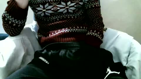 Snapshot of hug_me chatting on November 14, 2025, 6:39 pm Keanu online show from November 14, 2025, 6:39 pm