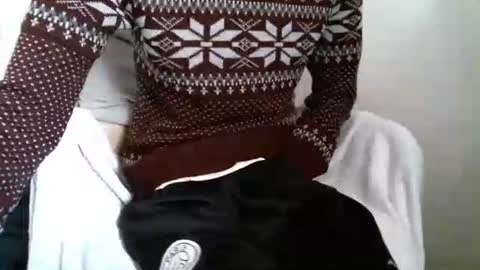 Snapshot of hug_me chatting on January 7, 2026, 12:07 pm Keanu online show from January 7, 2026, 12:07 pm