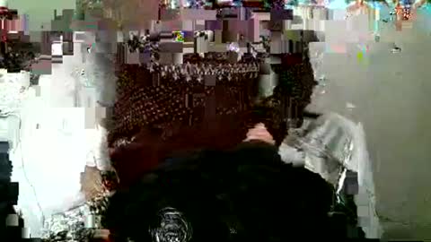 Snapshot of hug_me chatting on January 13, 2026, 11:37 am Keanu online show from January 13, 2026, 11:37 am