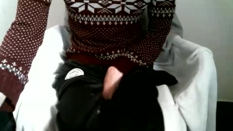 Snapshot of hug_me chatting on February 5, 2026, 10:31 am Keanu online show from February 5, 2026, 10:31 am