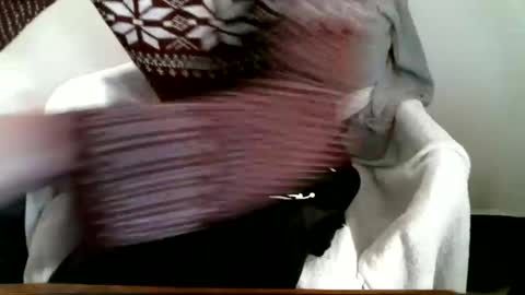 Snapshot of hug_me chatting on February 6, 2026, 11:13 am Keanu online show from February 6, 2026, 11:13 am