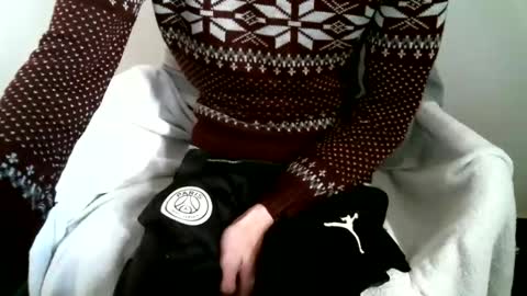 Snapshot of hug_me chatting on February 7, 2026, 11:25 am Keanu online show from February 7, 2026, 11:25 am