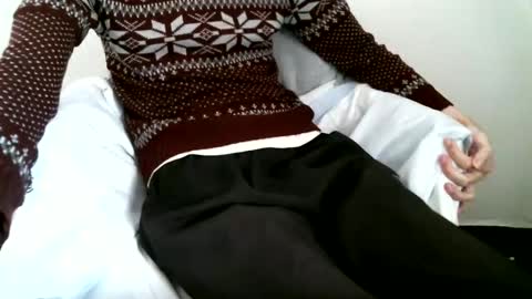 Snapshot of hug_me chatting on February 9, 2026, 1:59 pm Keanu online show from February 9, 2026, 1:59 pm