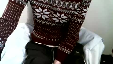 Snapshot of hug_me chatting on February 10, 2026, 9:35 am Keanu online show from February 10, 2026, 9:35 am