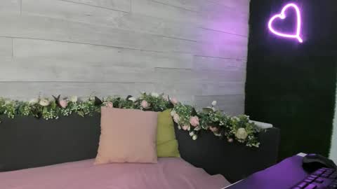 Erin online show from December 2, 2024, 4:09 am