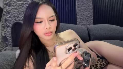 Tine Castillo online show from November 21, 2025, 11:03 pm