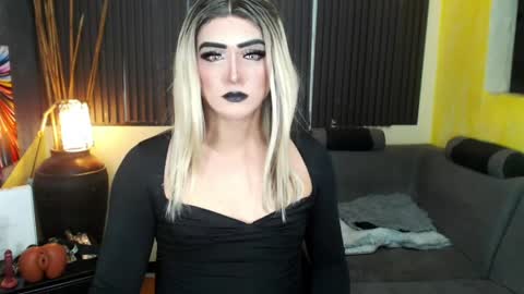 Snapshot of hugexmslovelyxcock chatting on April 16, 2026, 9:50 pm MsLovely online show from April 16, 2026, 9:50 pm