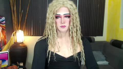 Snapshot of hugexmslovelyxcock chatting on April 22, 2026, 10:22 pm MsLovely online show from April 22, 2026, 10:22 pm