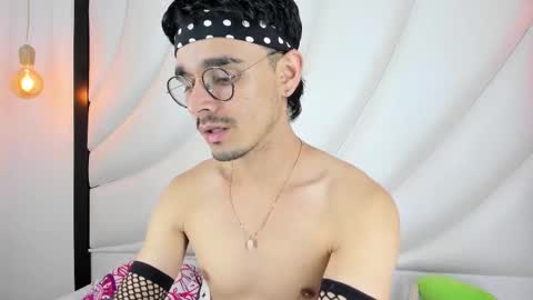 Snapshot of hugo_cooper chatting on March 5, 2025, 10:10 pm HUGO online show from March 5, 2025, 10:10 pm