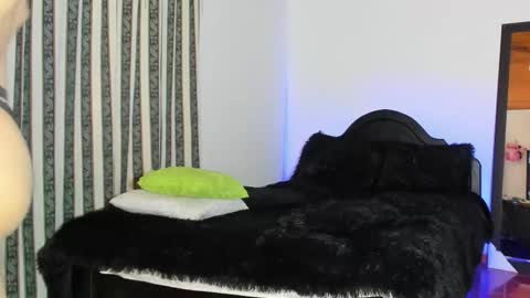 Snapshot of hugo_cooper chatting on October 19, 2025, 7:42 am HUGO online show from October 19, 2025, 7:42 am