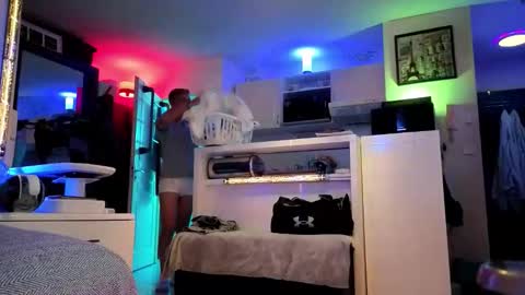 Hugo online show from September 9, 2025, 8:08 pm