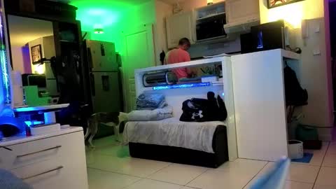 Hugo online show from October 13, 2025, 7:47 pm