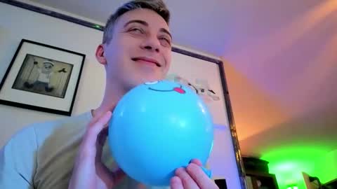 Hugo online show from January 8, 2026, 9:17 pm