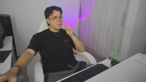 Snapshot of hun_damer chatting on October 25, 2025, 2:30 am hun_damer online show from October 25, 2025, 2:30 am