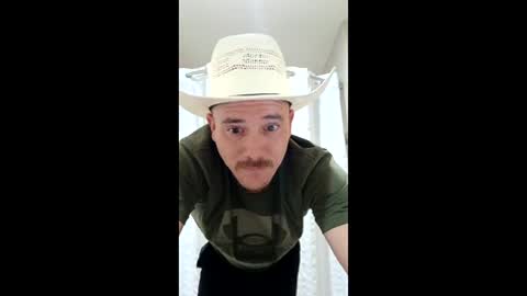 hung_bullrider online show from April 17, 2026, 6:55 pm