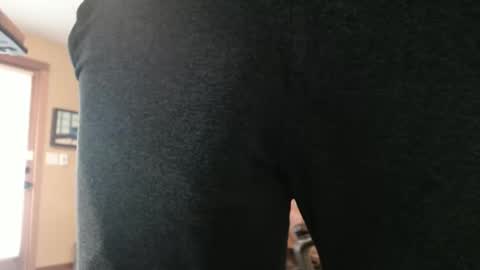 Big uncut cock dripping online show from February 20, 2026, 7:25 pm