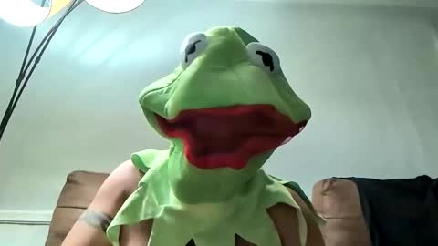 hungitalian40 online show from November 1, 2025, 7:32 am