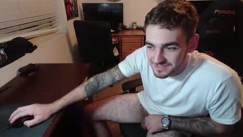 Snapshot of hungmtnman2256 chatting on December 4, 2025, 1:48 am hungmtnman2256 online show from December 4, 2025, 1:48 am