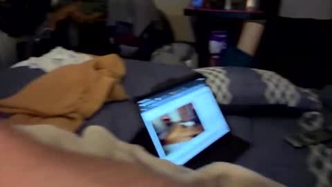 Snapshot of hungsolow6943 chatting on February 14, 2026, 4:20 am hungsolow6943 online show from February 14, 2026, 4:20 am