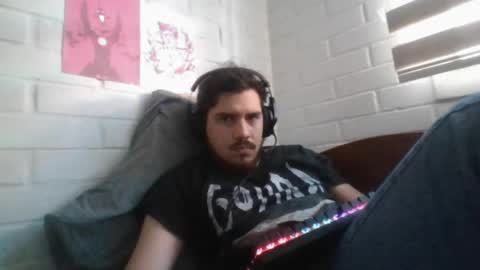 Snapshot of hungweeb chatting on April 15, 2026, 4:36 pm Rod online show from April 15, 2026, 4:36 pm