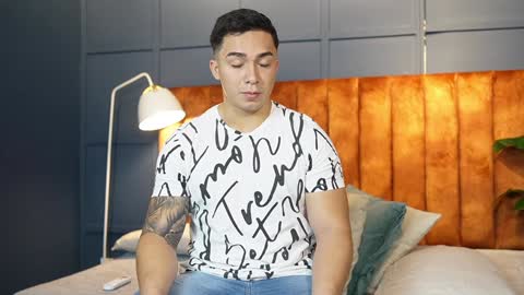 hunk_ryan online show from February 6, 2025, 12:48 pm