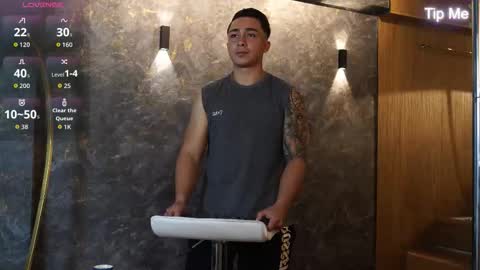 hunk_ryan online show from November 25, 2025, 11:43 am