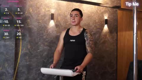 hunk_ryan online show from December 1, 2025, 1:27 pm