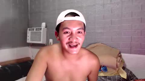 hunkylloyd online show from April 6, 2026, 4:10 am