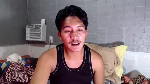 hunkylloyd online show from April 7, 2026, 5:52 am